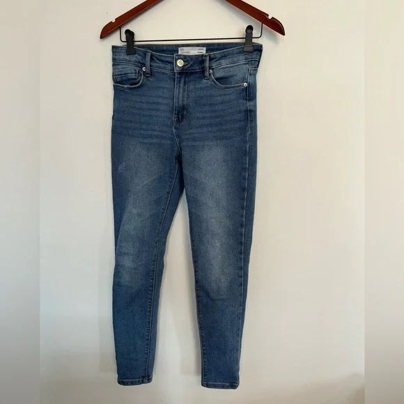 FREE with any purchase - Eighty two skinny jeans size Classic Blue Denim S 3 - Picture 2 of 6